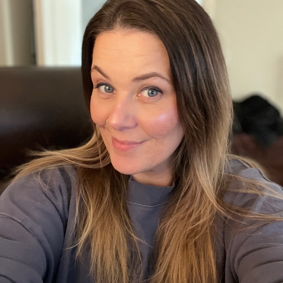 Meet your Posher, Lara - Picture 1 of 1